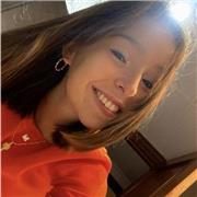 Soy una persona simpática y extrovertida, me gusta enseñar y ayudar a otras personas. Siempre he sido una chica muy trabajadora y constante en su trabajo. Mi etapa escolar siempre ha sido excelente. Primaria/ESO
